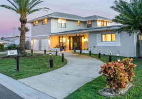 SAND CASTLE-Fun For Big Groups-Walk to Beach, Heated Pool, Lanai
